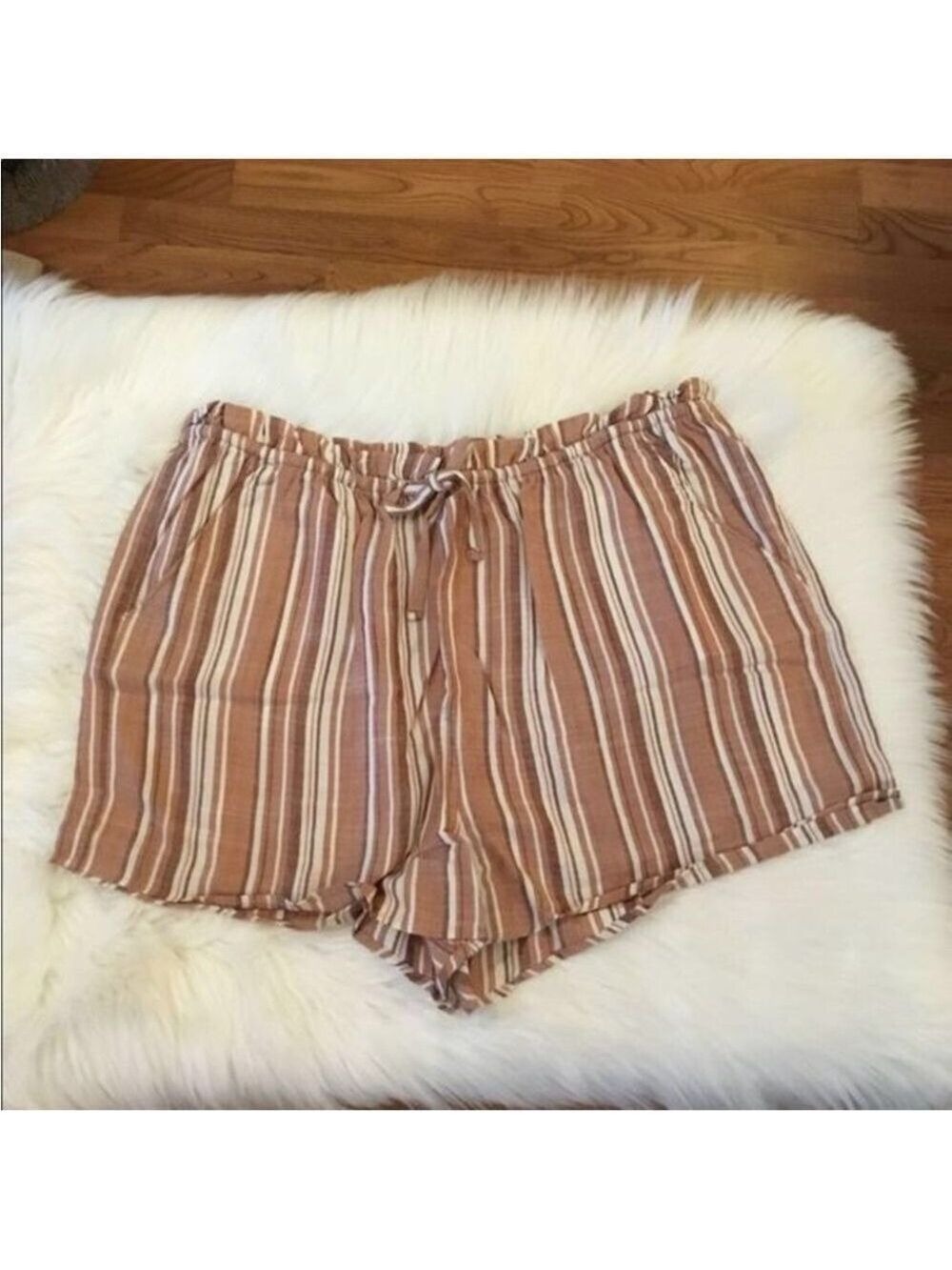 SO striped high rise shorty short Woman’s Juniors size XL dark tan cream